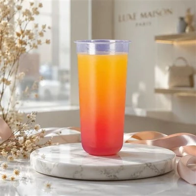 700 ml-U plastové poháre na mliečne koktaily